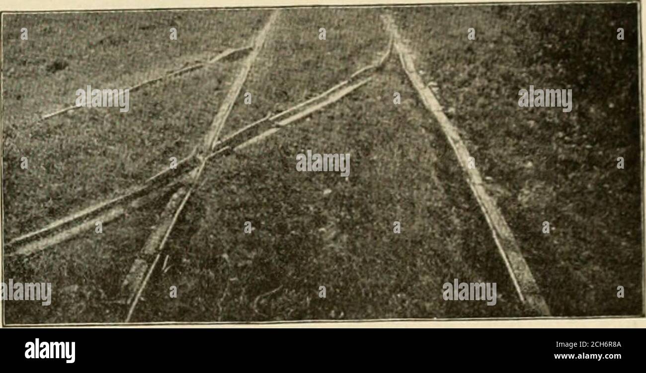 . Eisenbahn- und Lokomotivtechnik: Eine praktische Zeitschrift für Eisenbahn-Triebkraft und Rollmaterial. Unternehmen wurde zunächst von lokalen Talenten geführt, Und einer der ersten Acts der Direktoren war es, einen Preis zu bieten nf 500 Dollar Talent war notwendig für die Offiziere per-forming wissenschaftlichen Aufgaben, die Position des Chief Engineer wurde HoratioAllen angeboten, der wahrscheinlich mehr abourailroads als jeder Mann in Amerika damals kannte. Mr. Allen akzeptierte den Platz,?.nd innerhalb von dreißig Tagen machte einen exhaustiven Bericht, der die Art der Straße empfahl, die gebaut werden soll, und die Art der Kraft, die beim Betrieb eingesetzt werden soll Stockfoto