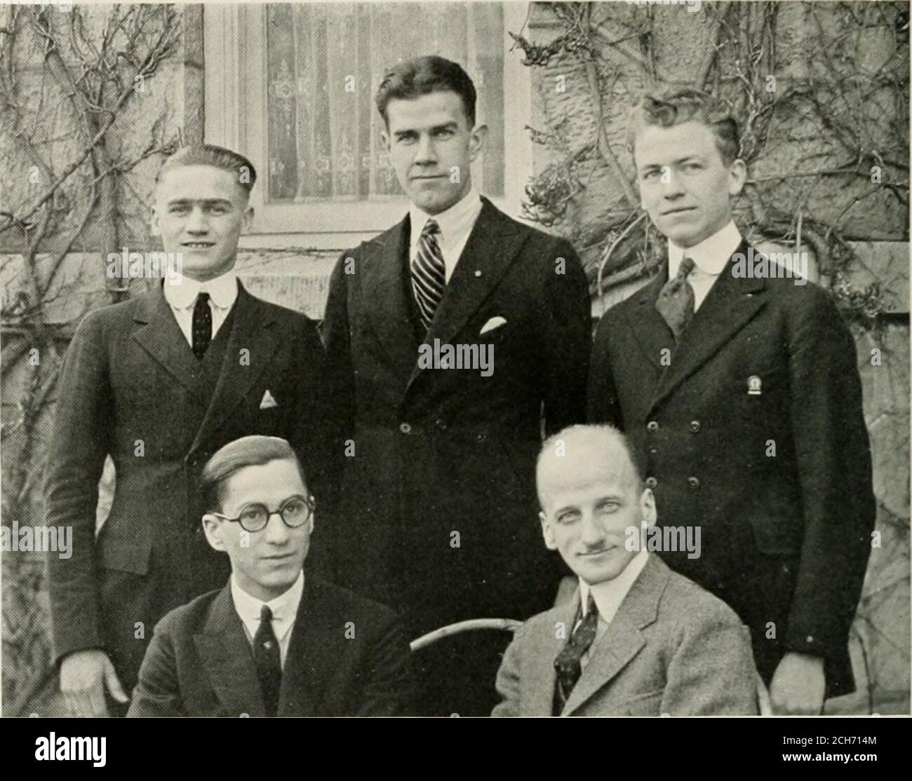 . Serpentin . -, o it :. ■h. Präsident Herbert A. Stiles Vizepräsident Italo L. DeFrancesco Recording Secretary Harold M. Thompson korrespondierender Sekretär Robert S. Anderson Schatzmeister Roy W. Maurer [124] Stockfoto