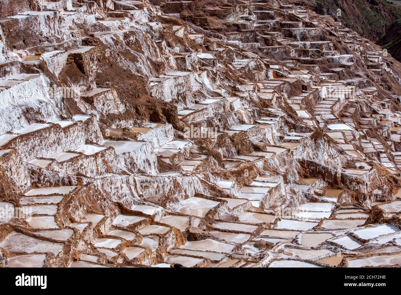 Die Maras Salzverdunstung Teiche im Heiligen Tal der Inkas in Peru. Die Teiche sind seit den Tagen der Inkas in Gebrauch. Stockfoto