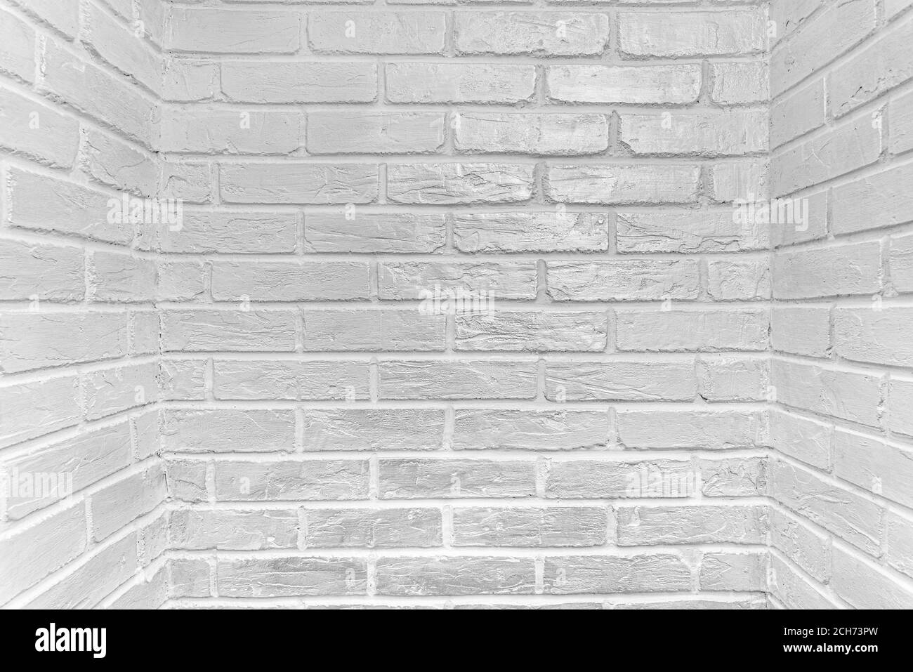 Die Oberfläche von Mauerwerk auf der Straße ist weiß gestrichen. Stockfoto
