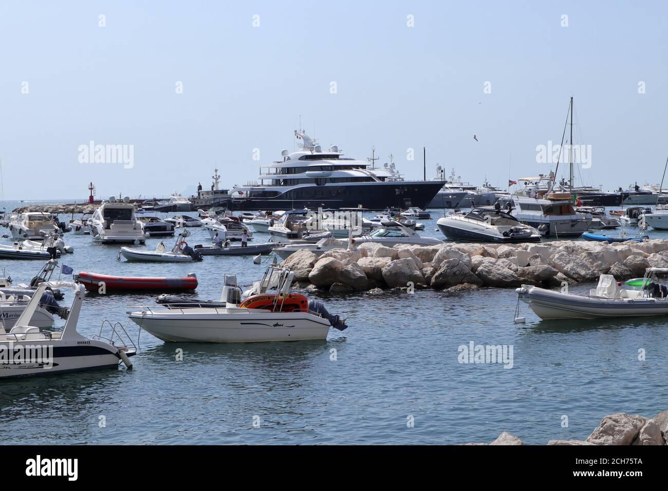 Napoli - Barche a Mergellina dal lungomare Stockfoto