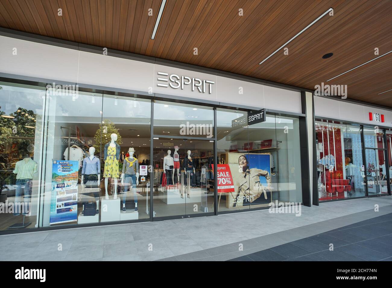 Samut Prakan, Thailand - 28. Juli 2020: Esprit Shop in Siam Premium Outlets Bangkok. Esprit ist eine Modemarke, die in Kalifornien vom Paar Sus gegründet wurde Stockfoto