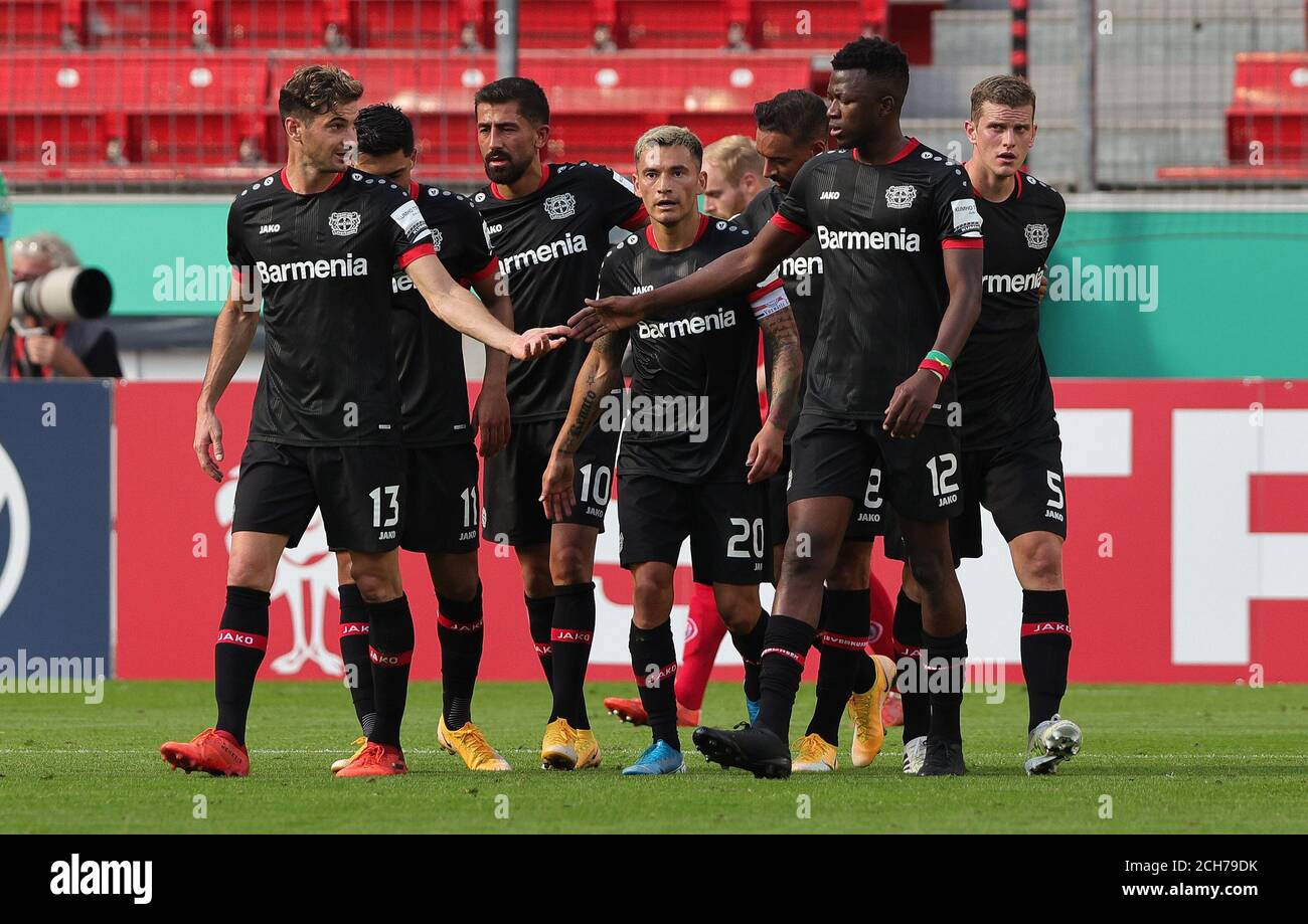 Stadt Leverkusen, Deutschland. 13. Sep, 2020. firo: 13.09.2020, Fußball, DFB-Pokal, 1. Runde, Saison 2020/2021, FC Eintracht Norderstedt - Bayer 04 Leverkusen 0: 7 Jubilation Leverkusen mit ALARIO, TAPSOBA Quelle: dpa/Alamy Live News Stockfoto