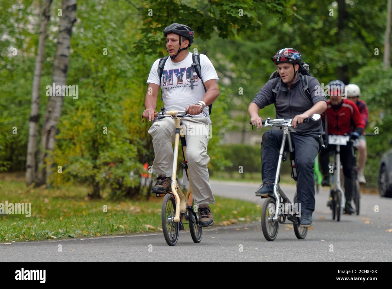 ST. PETERSBURG, RUSSLAND - 19. SEPTEMBER 2015: Compact Bike Rennen auf dem Campus der SPbPU während des Herbstfestivals PolyFest. Stockfoto