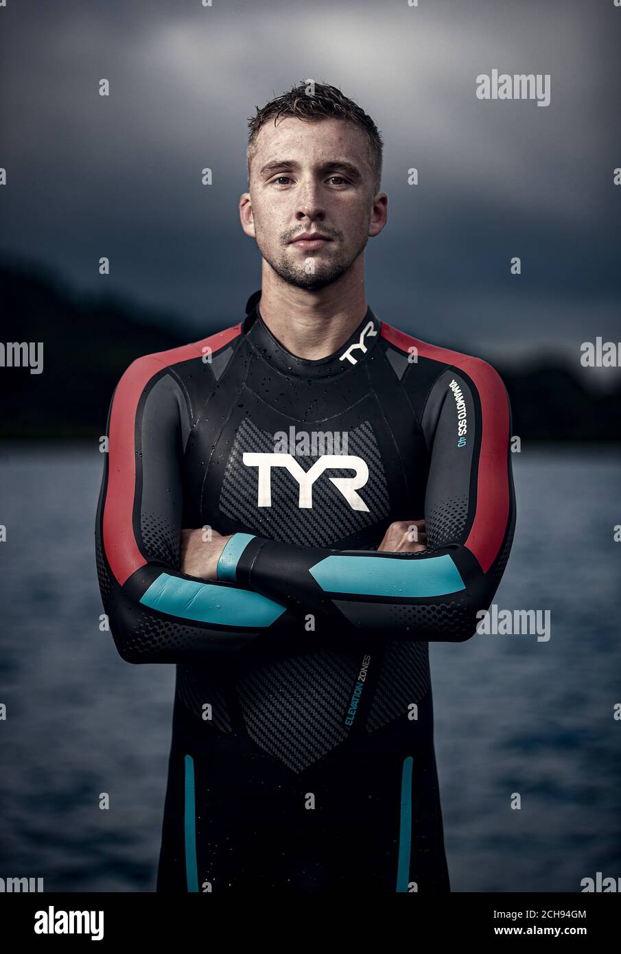 Porträt des britischen Schwimmers Daniel Jervis, der wegen der Schließung von Schwimmbädern durch Covid 19 Lockdown-Maßnahmen im Freiwasser trainiert hat. Stockfoto