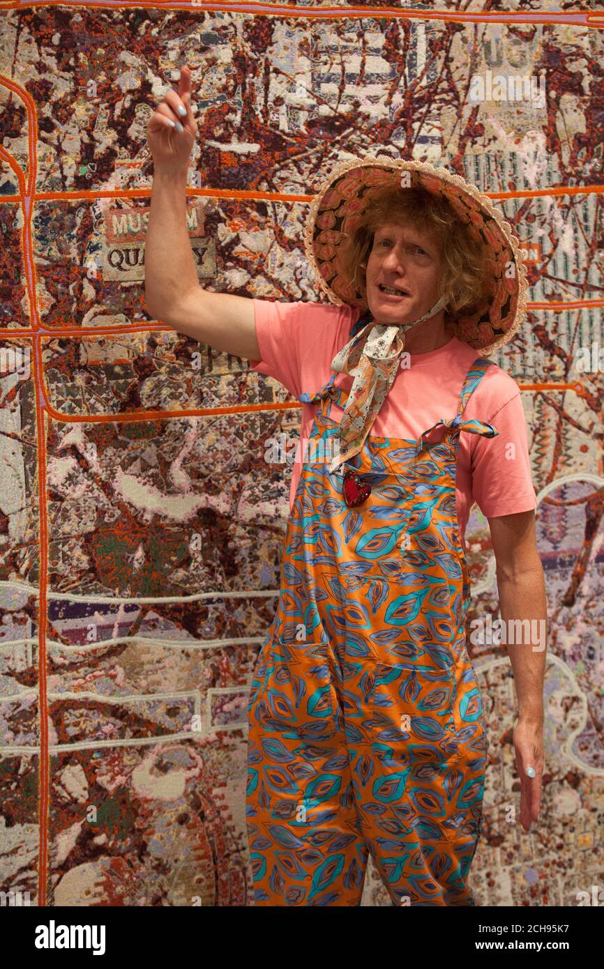 London, Großbritannien, 14. September 2020: Der Künstler Grayson Perry präsentiert seine neue Ausstellung in der Victoria Miro Galerie in Shoreditch, "The MOST Specialest Relationship", eine Sammlung von Töpferwaren, Drucken und einem großen Wandteppich, die die kulturellen Verbindungen zwischen Großbritannien und den USA erforscht. Anna Watson/Alamy Live News Stockfoto