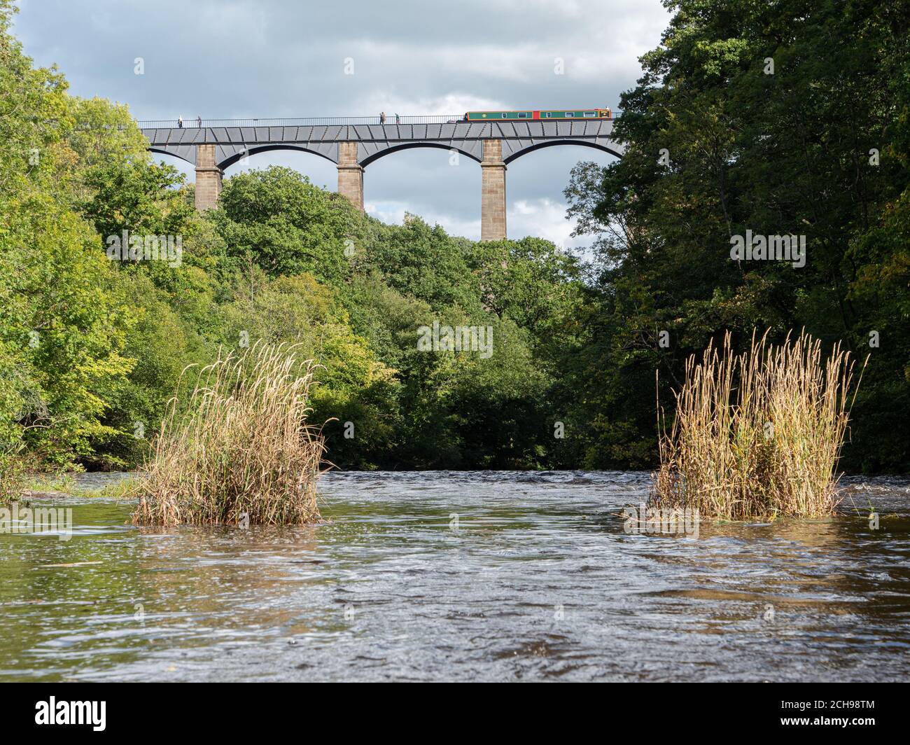 Pontcysyllte Aqueduct Canal Weltkulturerbe, die den Fluss überquert Dee in der Nähe von Wrexham, North Wales, Großbritannien Stockfoto