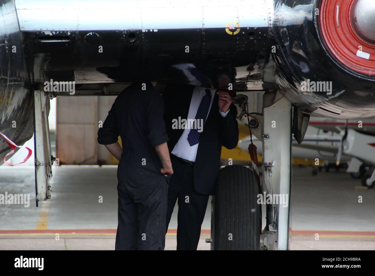 Ein Blick auf Canberra Bomber WK163 am Coventry Airport, einem Rekordjet aus Großbritanniens goldenem Zeitalter des Flugs, das von dem Team, das einen Vulcan Bomber wieder in die Luft brachte, wieder in den Himmel gebracht werden soll. Stockfoto