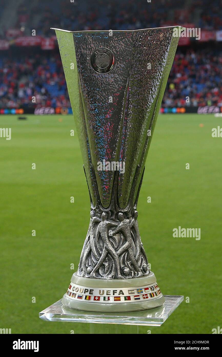 Eine Gesamtansicht der Europa League Trophäe während des Spiels im St. Jakob-Park, Basel, Schweiz. Stockfoto