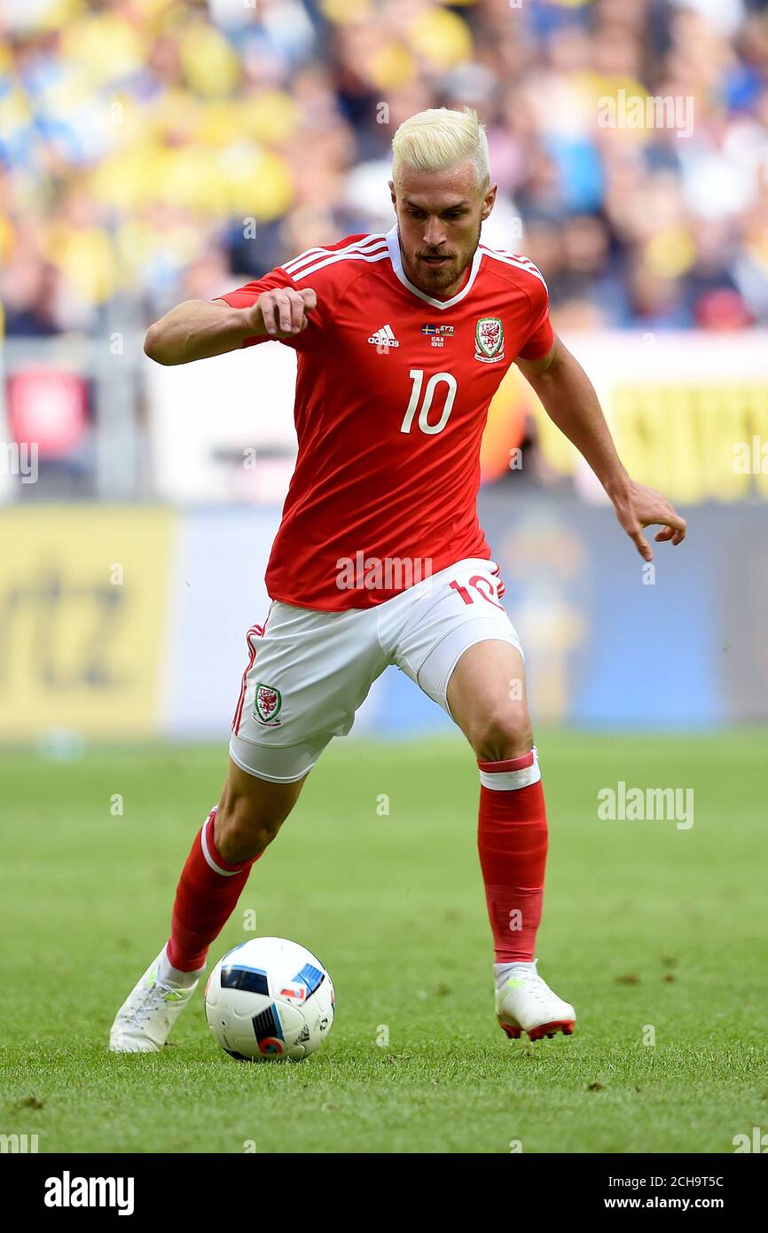 Der walisische Aaron Ramsey in Aktion während des Internationalen Freundschaftsspiel in der Friends Arena, Stockholm. DRÜCKEN SIE VERBANDSFOTO. Bilddatum: Sonntag, 5. Juni 2016. Siehe PA Story SOCCER Schweden. Bildnachweis sollte lauten: Joe Giddens/PA Wire. Stockfoto