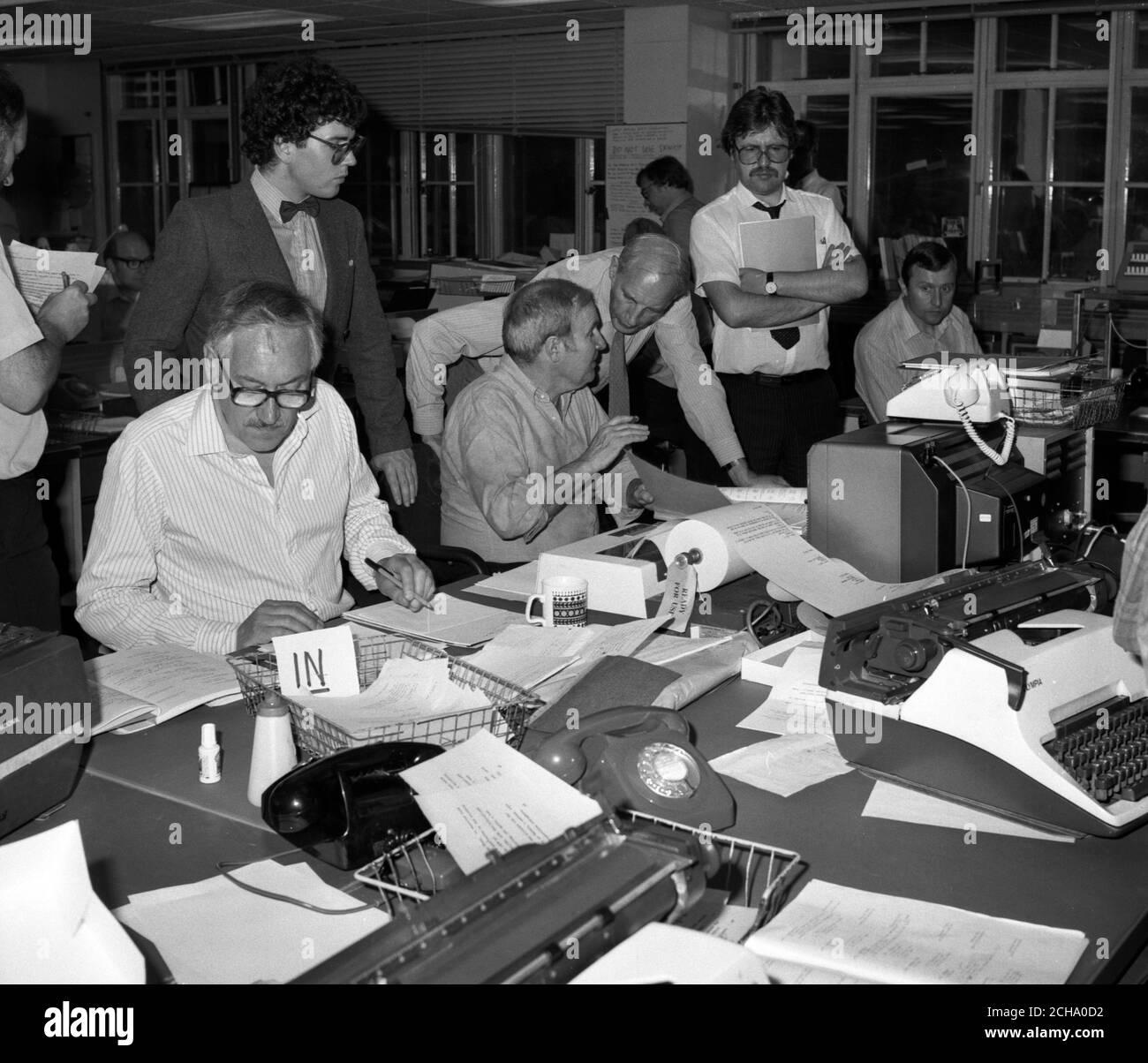 Eine allgemeine Ansicht des Presseverbands Newsroom zur Wahlnacht im Jahr 1983. Stockfoto