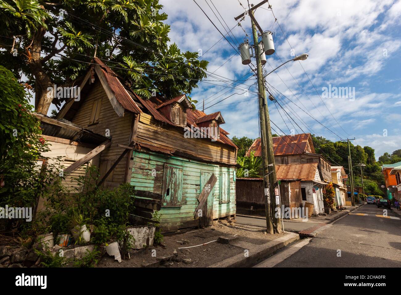Ramshackle living - Wohnstraße in Laborie, St. Lucia Stockfoto