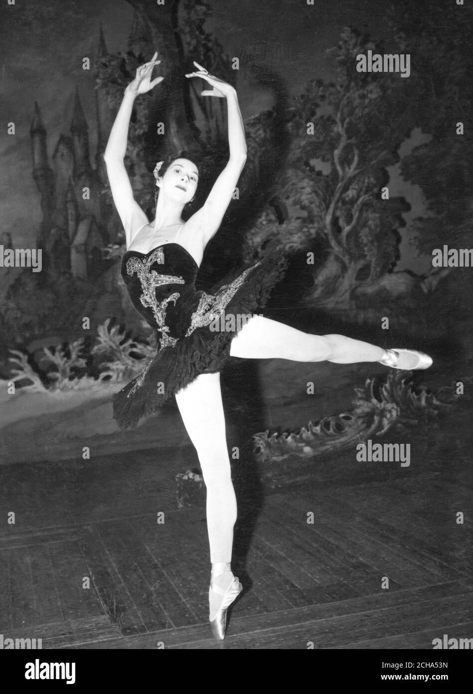 Ballerina Beryl Gray tanzt die Rolle der Idylle im Schwanensee in Covent Garden, dem Ballett, in dem sie Ende dieses Monats vor dem König und der Königin von Schweden in Stockholm auftreten wird. Beryl ist mit dem schwedischen Osteopathen Dr. Sven Svenson verheiratet und wird in Stockholm mit dem Königlich Schwedischen Ballett auftreten. Stockfoto