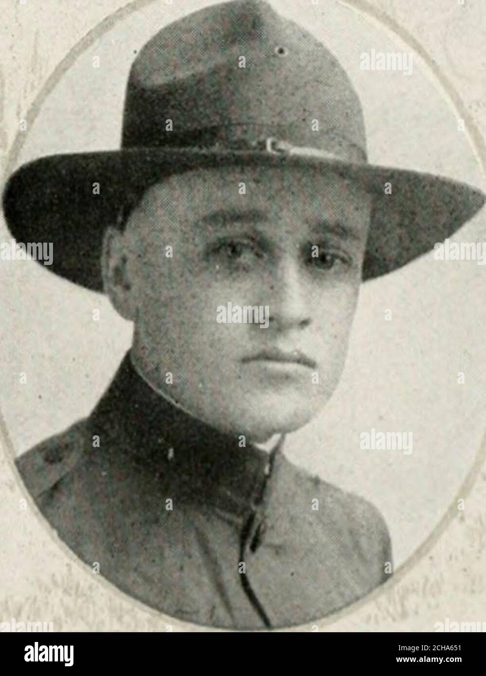 . Die Geschichte und Errungenschaften der Fort Scheridan Offiziersausbildungslager . Vision. Getötet in Aktion auf Blanc Mont Ridge, Argonne Wald, 5. Oktober 1918. Leutnant Moe wurde am 23. März 1892 in ChippewaFalls, Wisconsin, geboren. Er erhielt seine Ausbildung in den öffentlichen Schulen dieser Stadt, Abschluss von der High Schoolin 1910. Er trat dann in den Mitarbeiter der Barron County Bank, Rice Lake, Wis., als Assistent Kassierer. Er war bei der Wisconsin Nationalgarde anmelidiiert, bevor er in das FirstOfficers Training Camp in Fort Sheridan aufgenommen wurde. Lieuten-ant Moe war Orde Stockfoto