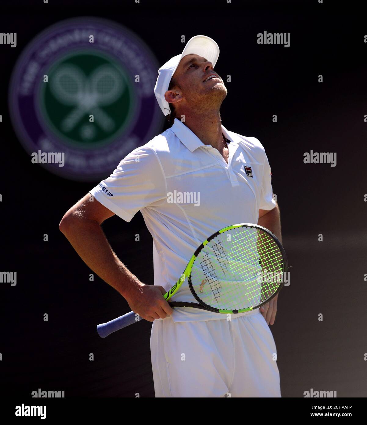 Sam Querrey während seines Spiels gegen Milos Raonic am 9. Tag der Wimbledon Championships beim All England Lawn Tennis und Croquet Club in Wimbledon. Stockfoto