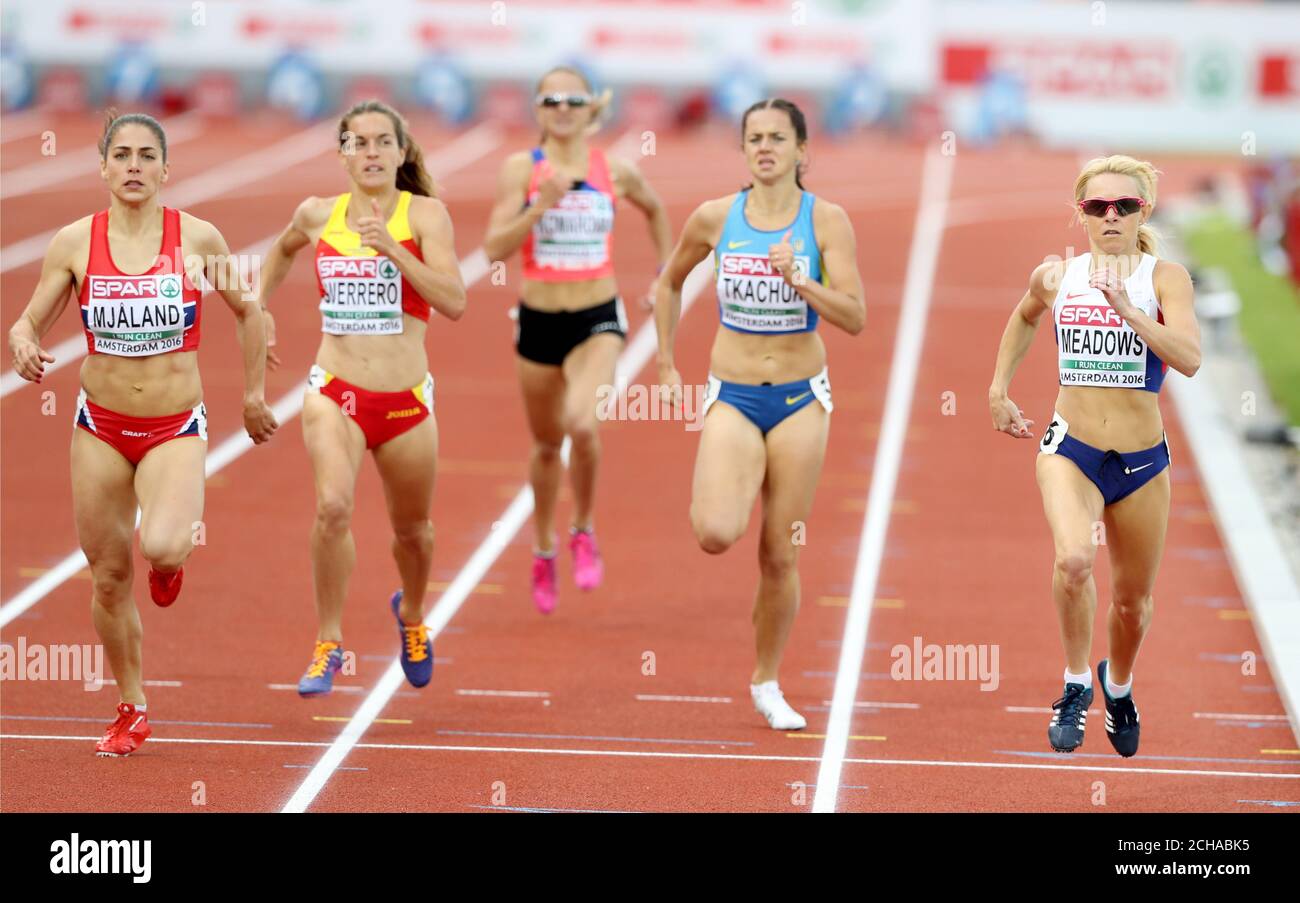 Die britische Jenny Meadows (rechts) ist auf dem Weg zum Qualifying für das 800-m-Halbfinale der Frauen am ersten Tag der Europameisterschaft 2016 im Olympiastadion in Amsterdam. DRÜCKEN Sie VERBANDSFOTO. Bilddatum: Mittwoch, 6. Juli 2016. Siehe PA Story LEICHTATHLETIK europäisch. Bildnachweis sollte lauten: Martin Rickett/PA Wire. EINSCHRÄNKUNGEN: Nur für redaktionelle Zwecke. Keine Übertragung von Ton oder bewegten Bildern und keine Videosimulation. Weitere Informationen erhalten Sie unter der Nummer 44 (0)1158 447447. Stockfoto