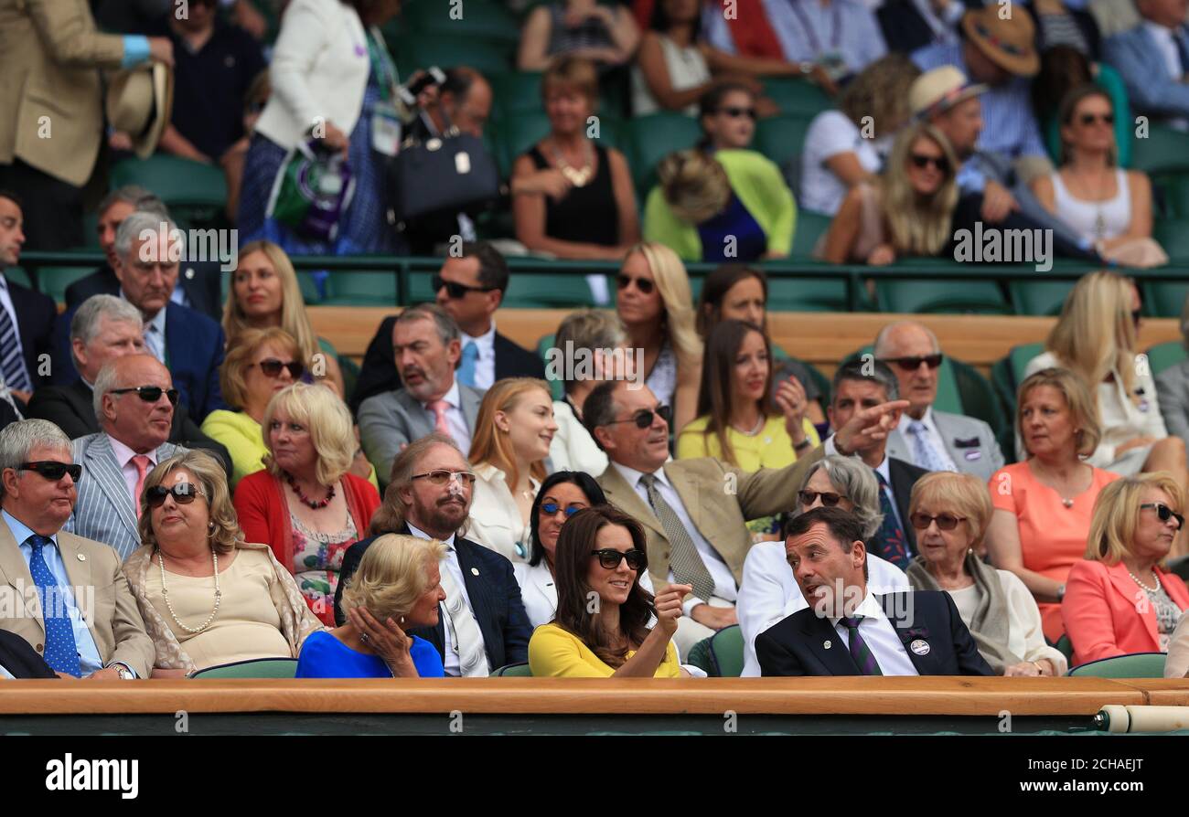 Die Herzogin von Cambridge (Mitte) in der Royal Box am 10. Tag der Wimbledon Championships im All England Lawn Tennis und Croquet Club, Wimbledon. Stockfoto