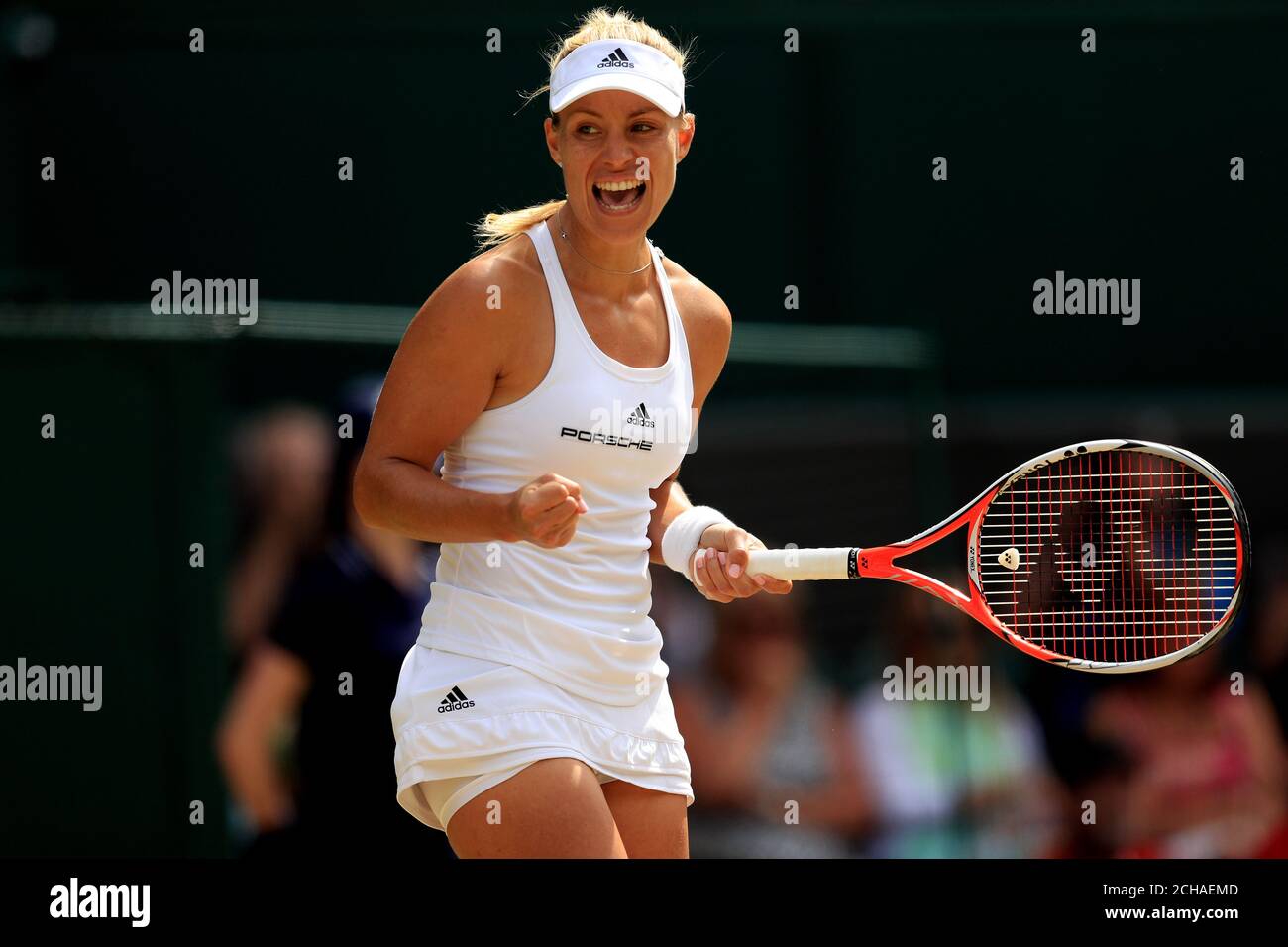 Angelique Kerber reagiert während ihres Spiels gegen Venus Williams am 10. Tag der Wimbledon Championships beim All England Lawn Tennis und Croquet Club in Wimbledon. Stockfoto