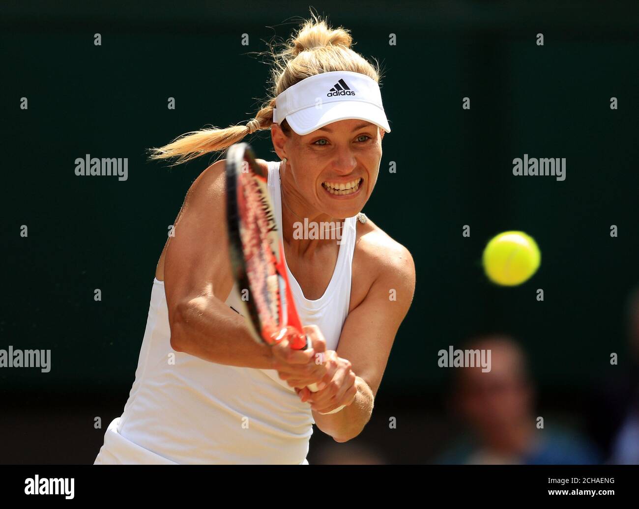 Angelique Kerber in Aktion gegen während ihres Spiels gegen Venus Williams am 10. Tag der Wimbledon Championships im All England Lawn Tennis und Croquet Club, Wimbledon. Stockfoto