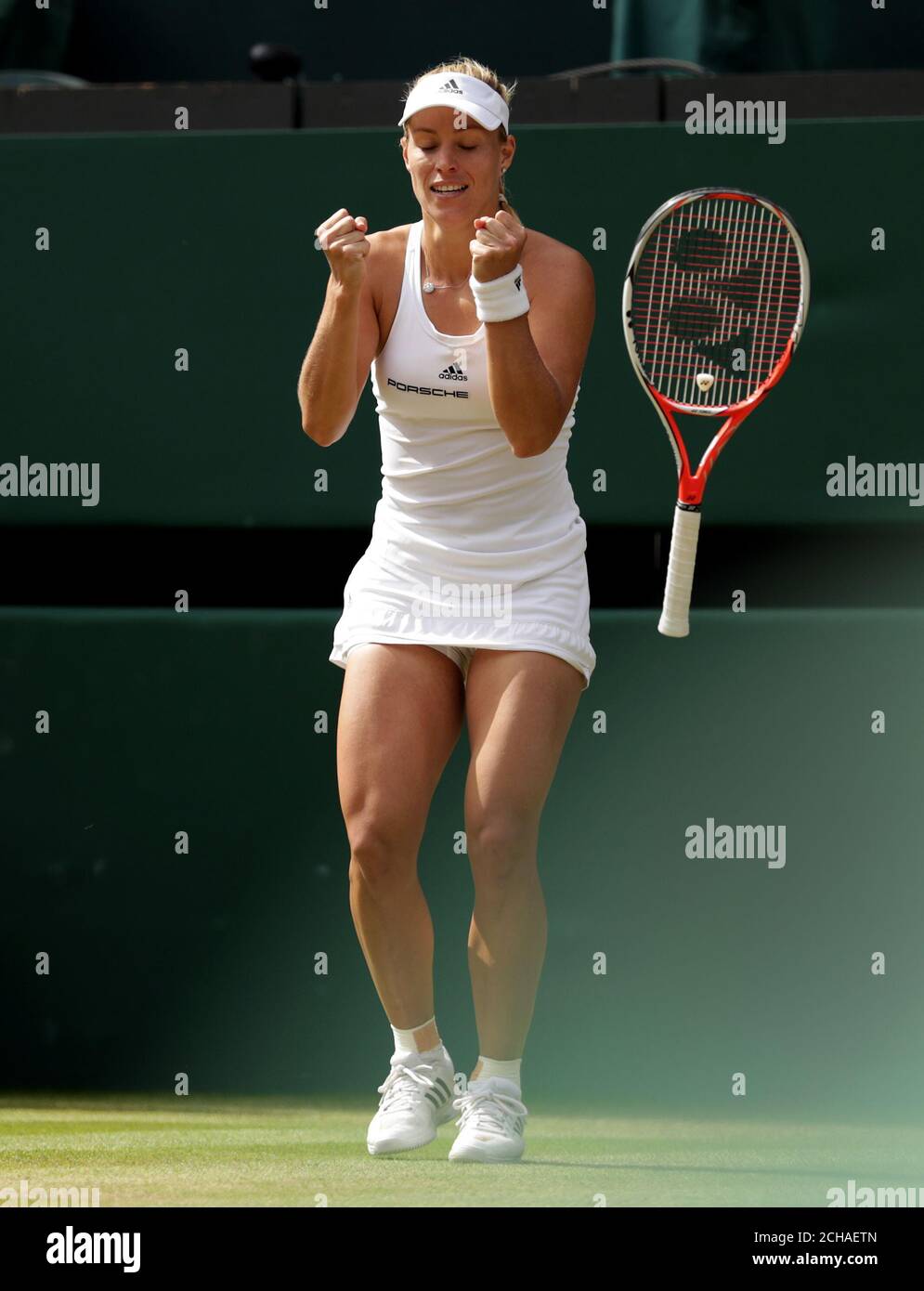 Angelique Kerber feiert den Sieg über Venus Williams am 10. Tag der Wimbledon Championships im All England Lawn Tennis und Croquet Club in Wimbledon. Stockfoto