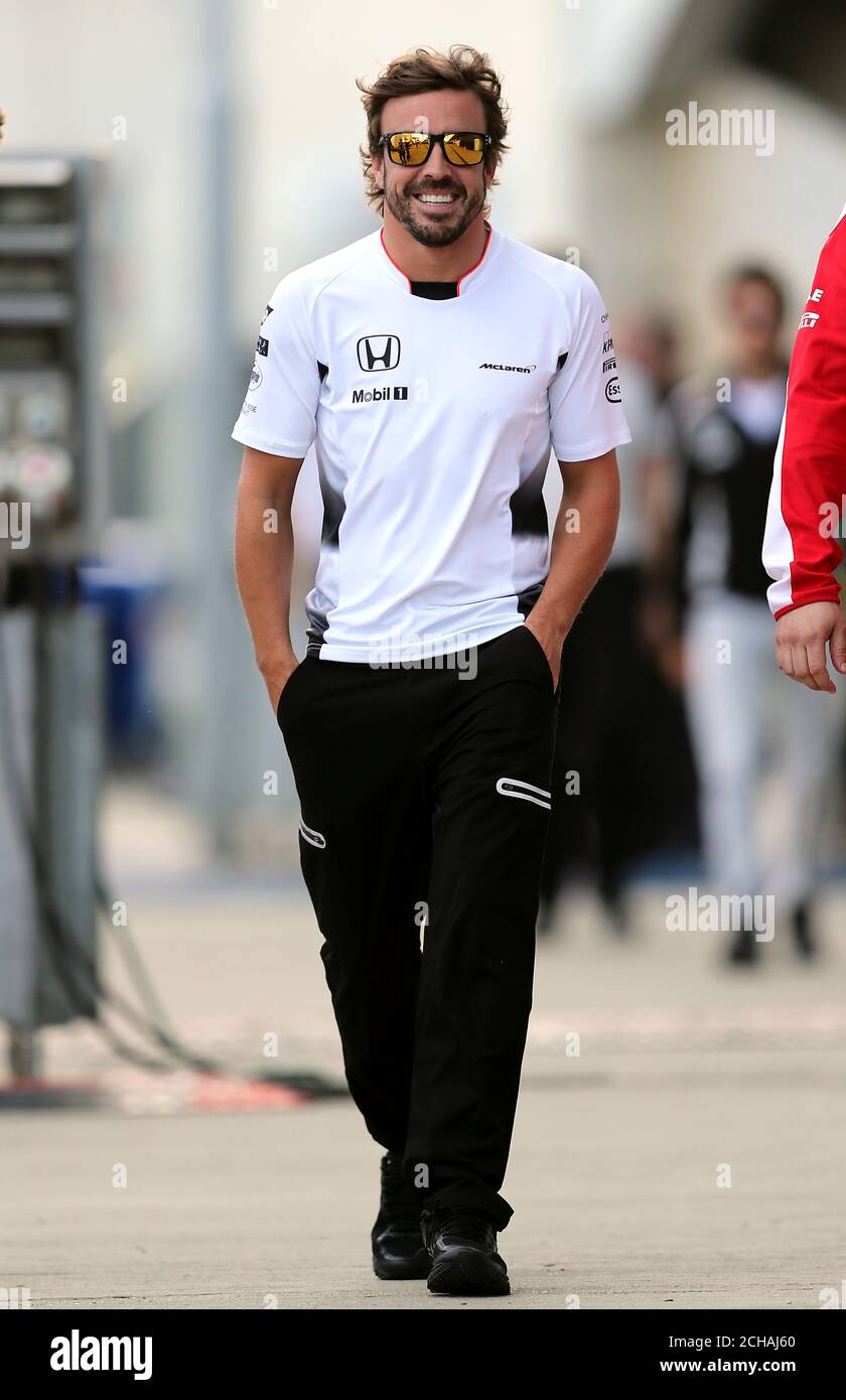 McLaren Honda Fernando Alonso während des Trainingstages zum Grand Prix von Großbritannien 2016 auf dem Silverstone Circuit, Towcester. DRÜCKEN SIE VERBANDSFOTO. Bilddatum: Freitag, 8. Juli 2016. Siehe PA Story AUTO British. Bildnachweis sollte lauten: David Davies/PA Wire. Stockfoto