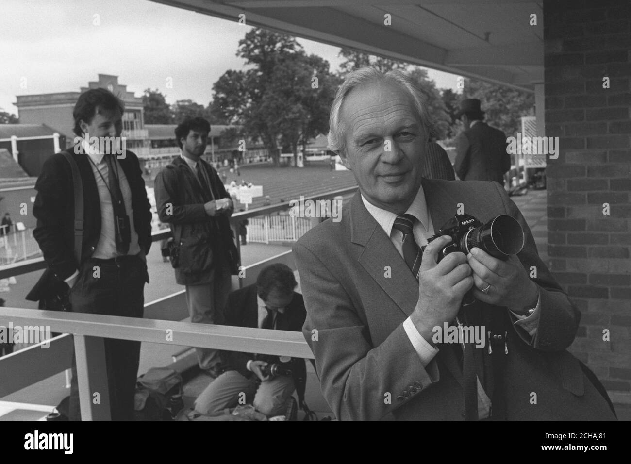 Presse Verband Fotograf Ron Bell bei Ascot Rennen. Stockfoto