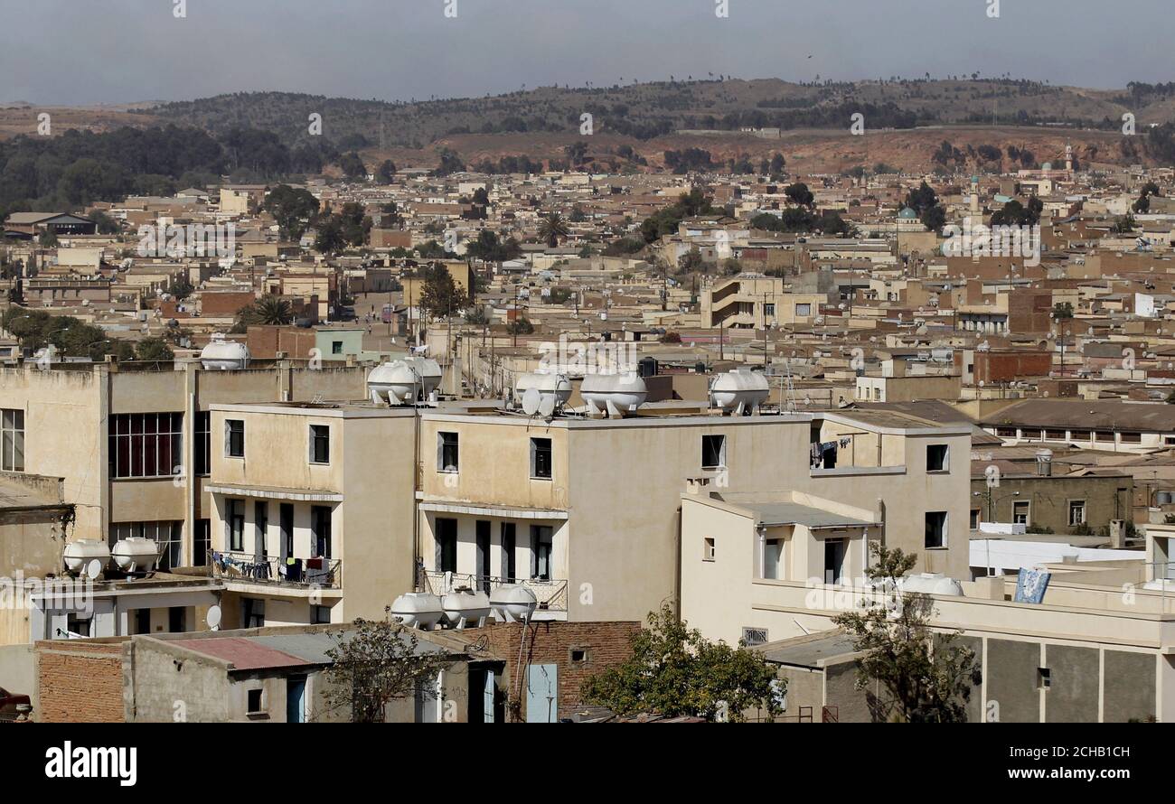 Eine allgemeine Ansicht zeigt einen Ausschnitt der Skyline in Eritreas Hauptstadt Asmara, 20. Februar 2016. Bild aufgenommen am 20. Februar 2016. Passend zu Insight ERITREA-DIPLOMATIE/ REUTERS/Thomas Mukoya Stockfoto