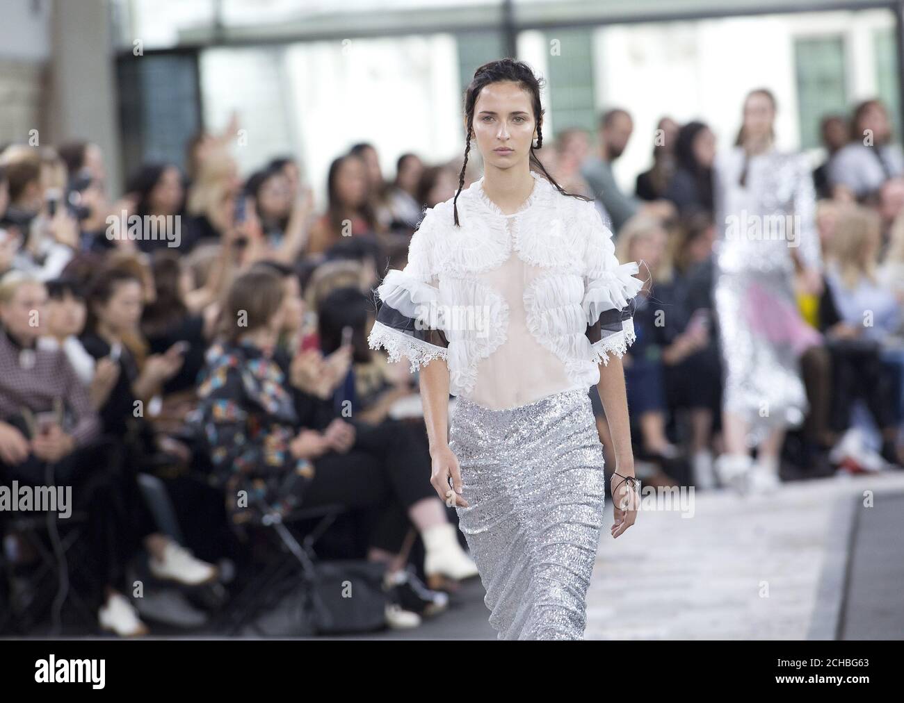 Models auf dem Laufsteg während der Preen von Thornton Bregazzi Frühjahr/Sommer 2017 London Fashion Week Show im Queen Elizabeth II Centre, London. DRÜCKEN Sie VERBANDSFOTO. Bilddatum: Sonntag, 18. September 2016. Siehe PA Story CONSUMER Fashion. Bildnachweis sollte lauten: Isabel Infantes /PA Wire Stockfoto