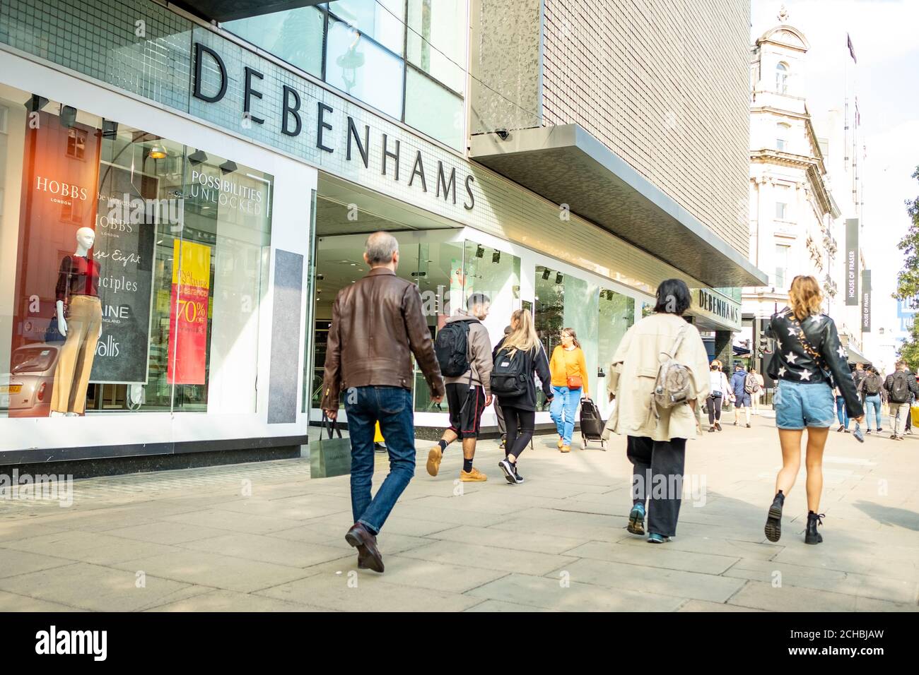 London - September 2020: Debenhams-Laden in der Oxford Street, einem britischen Kaufhaus in der High Street Stockfoto