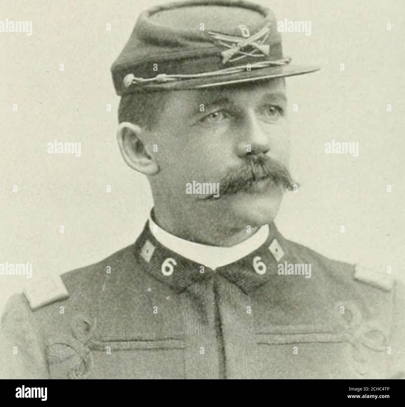 . Fitchburg Vergangenheit und Gegenwart . KOL. CHARLES K. DARLING.Oberst Sechste Reg.. M. V. M. Dartmouth 85: Militärakademie West Point. Fitchburg Sentinel 1890. Verbunden mit Sixth Regt.. M.V.M..seit 1887: Major in der Sechsten während des Spanisch-Amerikanischen Krieges. AppointedUnited States Marshal for Massachusetts 1899. Rechtsanwalt, Boston. LIEUT.-COL. GEORGE H. PRIEST. Lieut.-Oberst Sechste Regt.. M.V. M. eingetragen in Fitchburg Fusiliers,Co. B. Sechster Regt., 1885: Major der Sechsten während des Spanisch-Amerikanischen Krieges. Absolvent der Fitchburg High School. Vier Jahre bei seinem Vater, und seit dem Tod von letzterem im Jahr 1887. manager C. A. Stockfoto