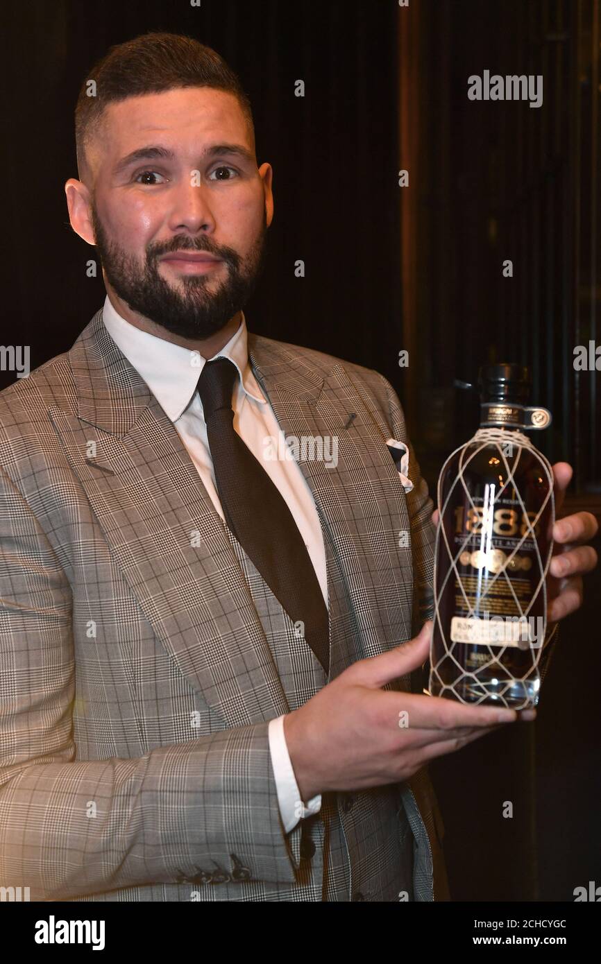 Boxer Tony Bellew bei einer Verkostung von Brugal 1888, dem führenden Super-Premium-Rum aus der Dominikanischen Republik, bei der Eröffnung des neuen Luxus-Showrooms von Signature Bespoke in Liverpool. Stockfoto