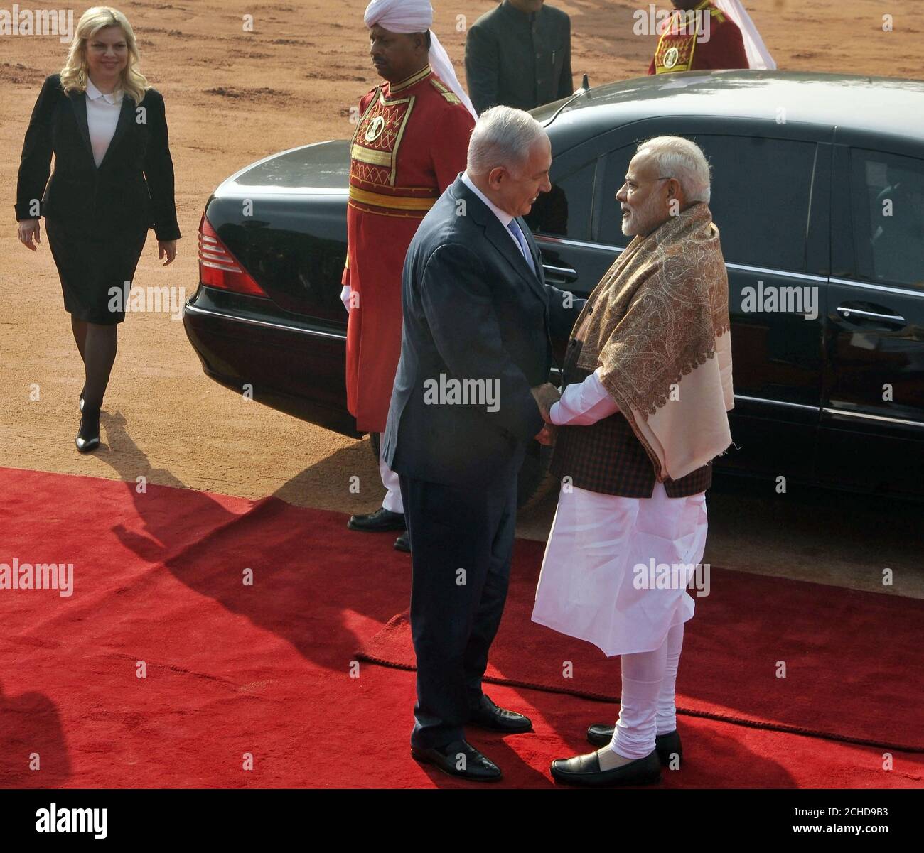 Der indische Premierminister Narendra Modi empfängt seinen israelischen Amtskollegen Benjamin Netanjahu und seine Frau Sara Netanjahu, während eines feierlichen Empfangs in Stockfoto