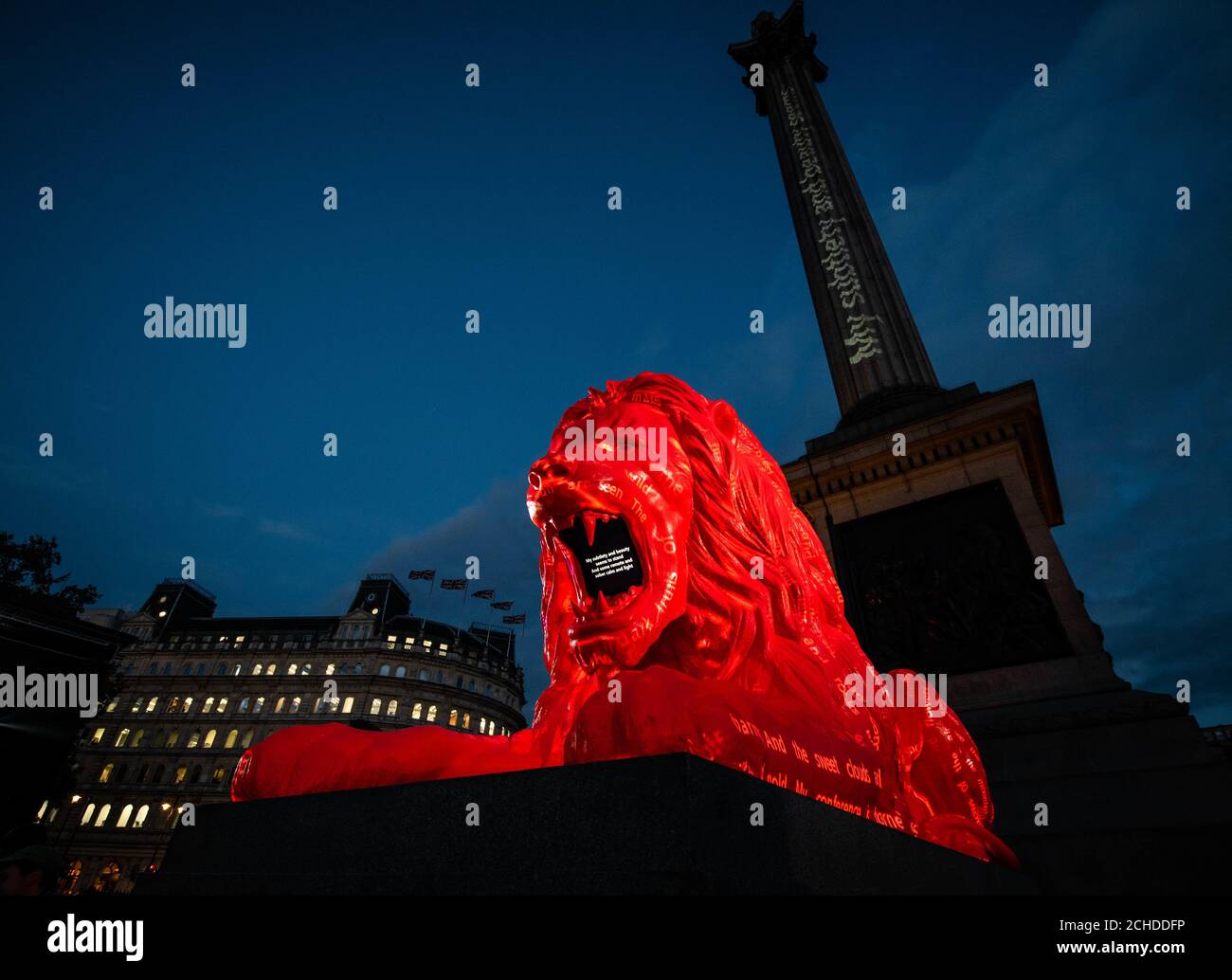 NUR FÜR REDAKTIONELLE VERWENDUNG Please Feed The Lions von Es Devlin, das von Google Arts & Culture unterstützt wurde, wird im Rahmen des London Design Festivals, das bis zum 23. September 2018 quer durch die Hauptstadt verläuft, am Trafalgar Square ausgestellt. Stockfoto