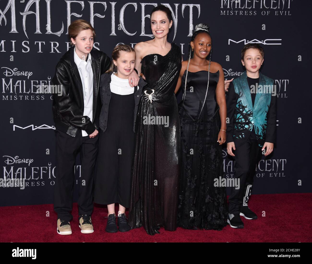 Cast Member Angelina Jolie Mit Kindern Shiloh Nouvel Jolie Pitt Vivienne Marcheline Jolie Pitt Zahara Marley Jolie Pitt Und Knox Leon Jolie Pitt Besuchen Die Premiere Von Maleficent Mistress Of Evil In Los Angeles Kalifornien Usa