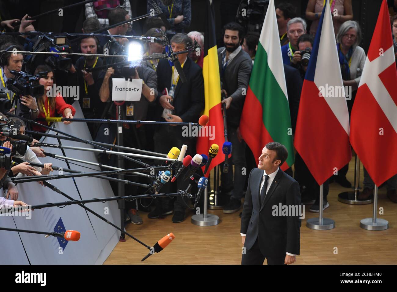 Der französische Staatspräsident Emmanuel Macron kommt im Vorfeld des EU-Spitzenpolitiker-Gipfels im Europa-Gebäude in Brüssel an, bei dem Premierministerin Theresa May eine Verlängerung des Brexit fordern wird. Stockfoto Der französische Staatspräsident Emmanuel Macron kommt im Vorfeld des EU-Spitzenpolitiker-Gipfels im Europa-Gebäude in Brüssel an, bei dem Premierministerin Theresa May eine Verlängerung des Brexit fordern wird. Stockfoto