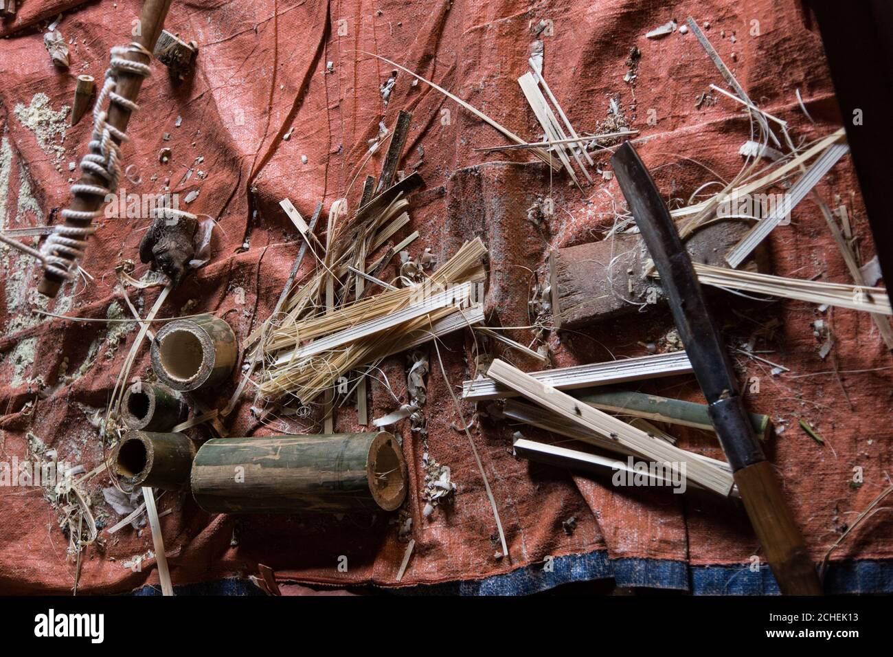 Inle Lake, Myanmar 12/16/2015 Papiermachwerkstatt im schwimmenden Dorf Stockfoto