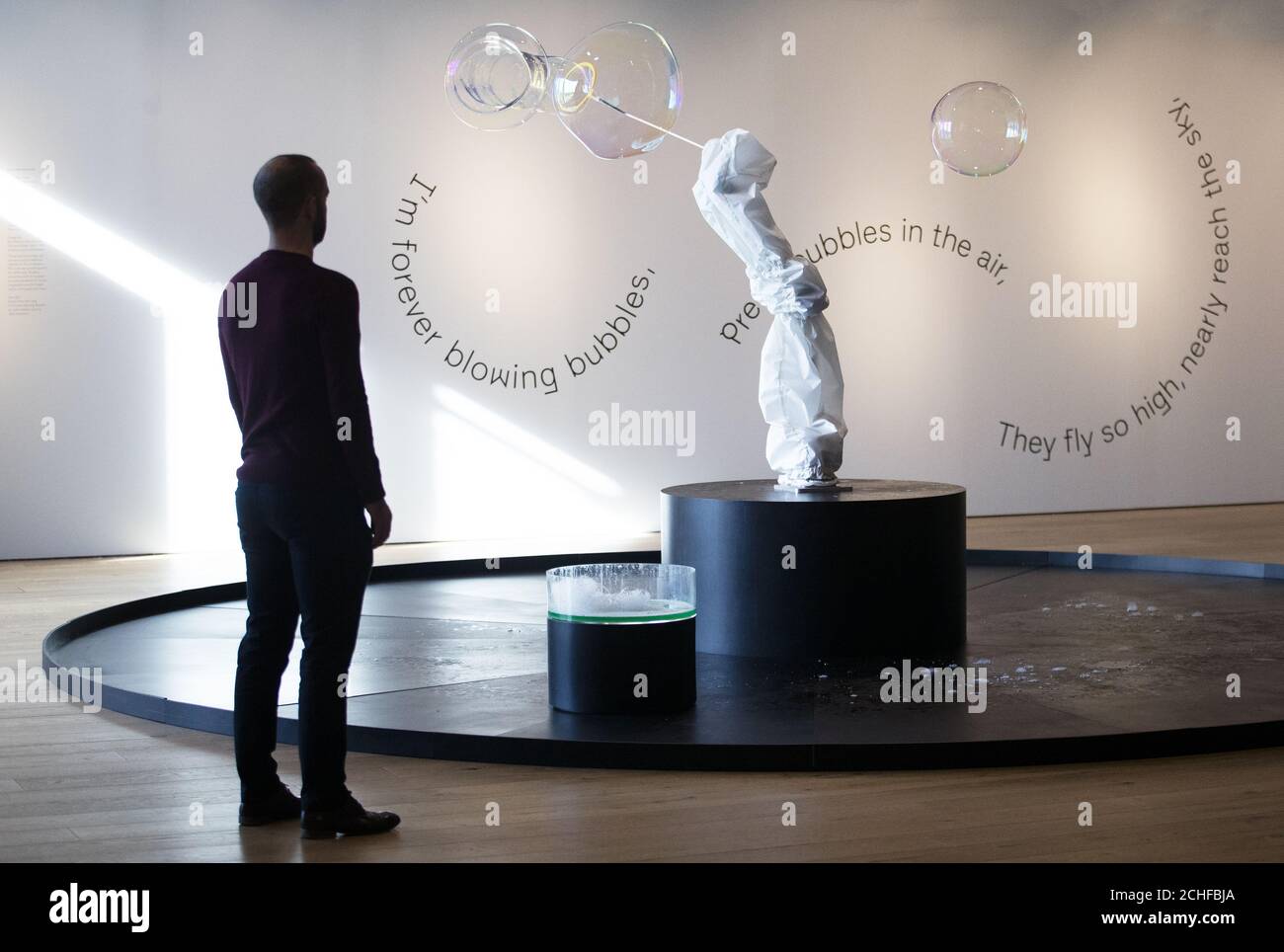 Eine Blase - Roboter namens Soap Opera auf Anzeige an der V&A Dundee, vor der nächsten großen Ausstellung 'Hallo, Roboter", die öffnet am 2. November. Stockfoto