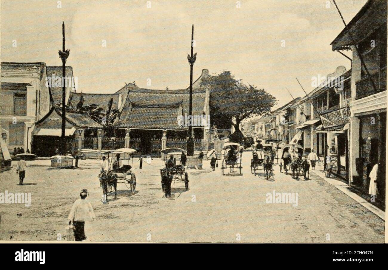 . Java, Sumatra und die anderen Inseln der Niederländischen Ostindien. ARABISCHE MOSCHEE, SURABAJA.. CHINESISCHER TEMPEL, SURABAJA. Zu Gesicht S. 78. ADMINISTRATIVE DIVISIONEN 79 Festival, unter der Strafe einer Geldstrafe von etwa einhundert Florins; für die niederländische Regierung ist ängstlich zeigen die Eingeborenen, die einmal in provingtheir Kapazität als Feind zu rechnen, die perfekte Disziplin und Zusammenhalt ihrer weißen Themen gelungen. Das chinesische Viertel der Stadt ist das beschäftigteste com-mercially; es ist voll von Basaren und allen Arten von Industrie-versucht, die dem orientalischen Leben eigen sind. Die Kampongs der Javanesder unteren Cla Stockfoto