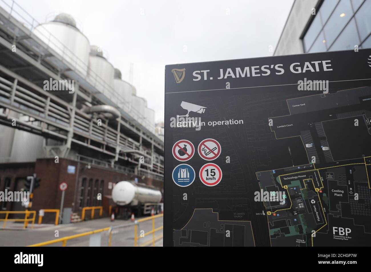 Eine allgemeine Ansicht der Guinness-Brauerei St. James's Gate in Dublin, da die Produktion zur Vorbereitung der Wiedereröffnung von Bars in Großbritannien und Irland ansteigt. Stockfoto