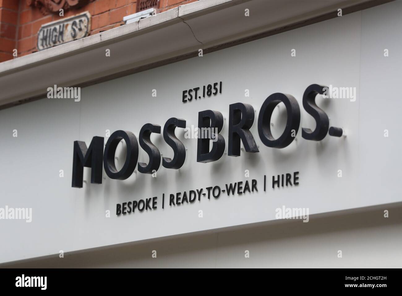 Moss Bros Schneider in Leicester, Großbritannien am Samstag, den 4. Juli 2020. Stockfoto