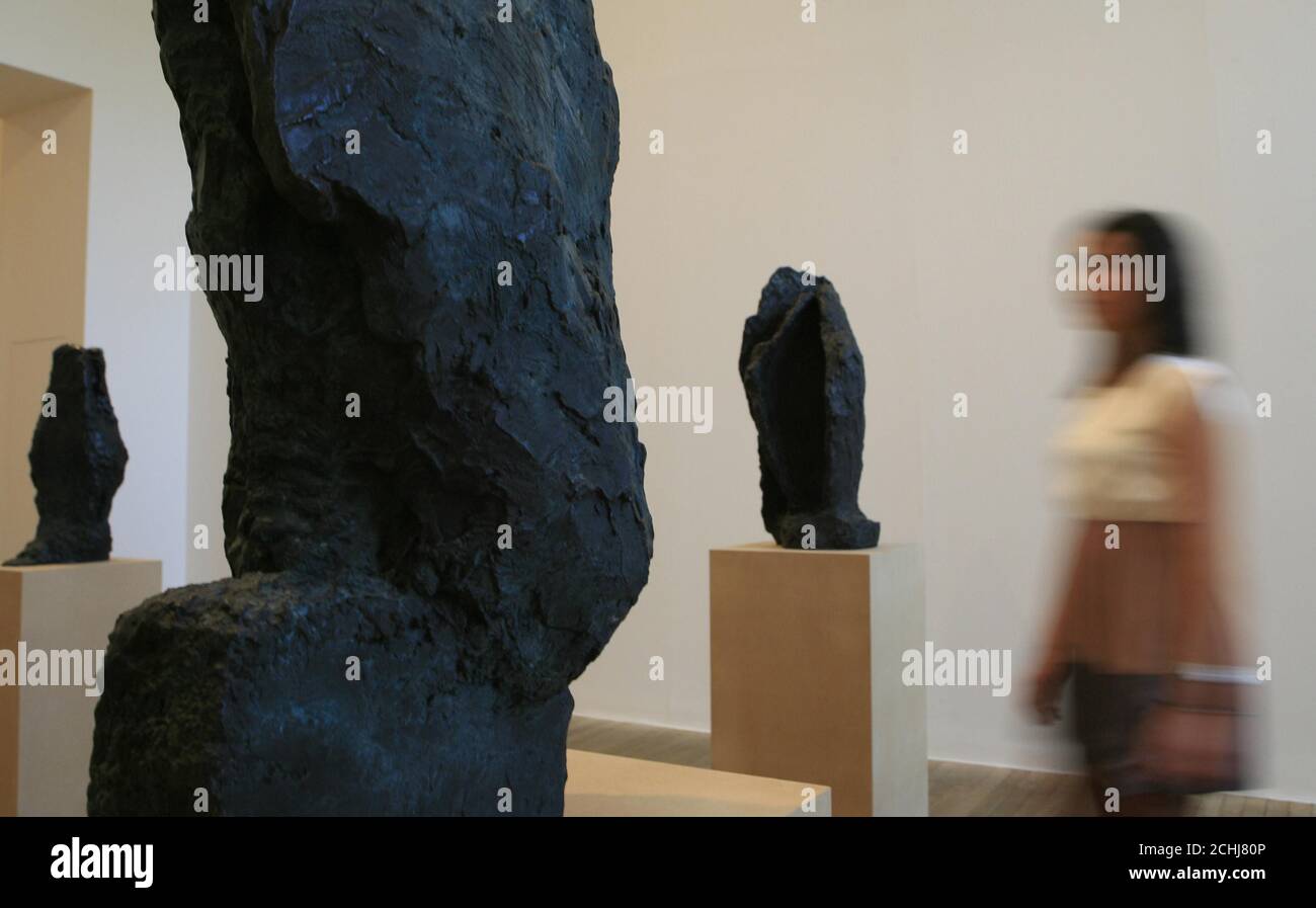 Die Skulpturen von per Kirkeby werden in der Tate Modern in London als Teil der ersten großen Studie des dänischen Künstlers in Großbritannien vorgestellt. Stockfoto