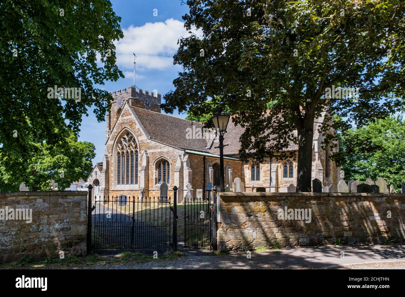 Kirchentore und Pfad zur St. Giles Church, Medbourne, Leicestershire, England, Großbritannien Stockfoto