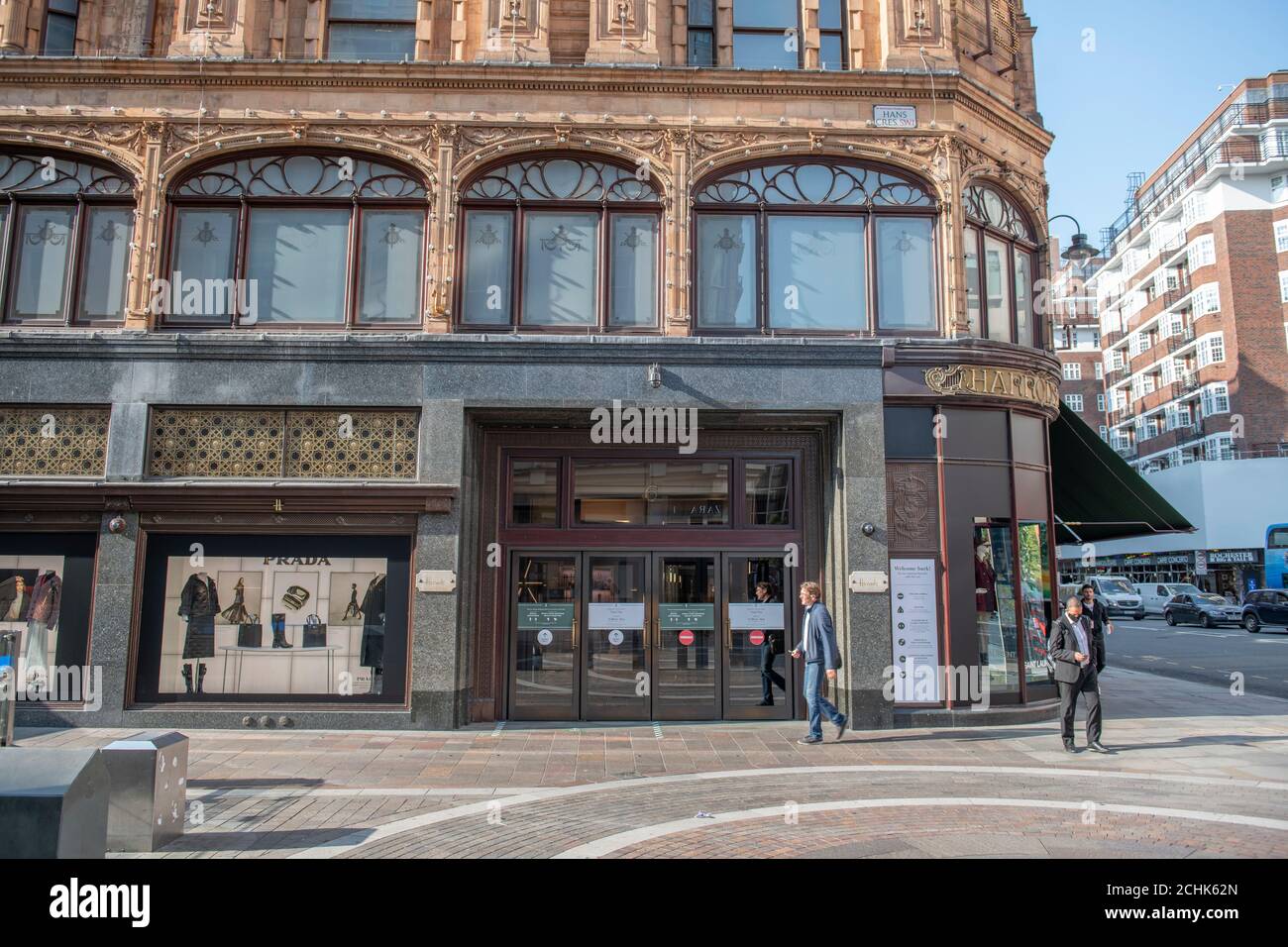 London, Großbritannien. 14. September 2020. Der Harrods-Laden in der Brompton Road, Knightsbridge, bleibt am Montagmorgen bis 11 Uhr geschlossen. Quelle: Malcolm Park/Alamy Live News. Stockfoto