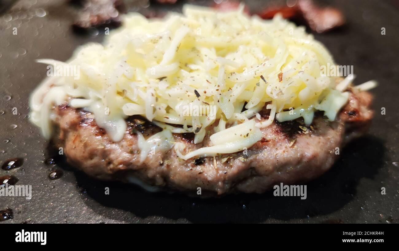 hamburger mit Käse als Fast Food Stockfoto