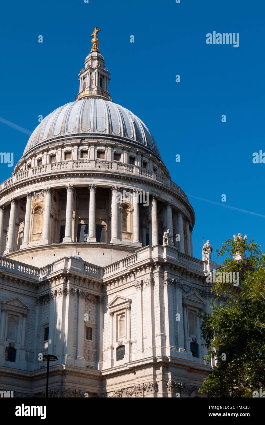 Südwestliche Ecke der St Paul's Cathedral, Cannon Street, London, Großbritannien Stockfoto