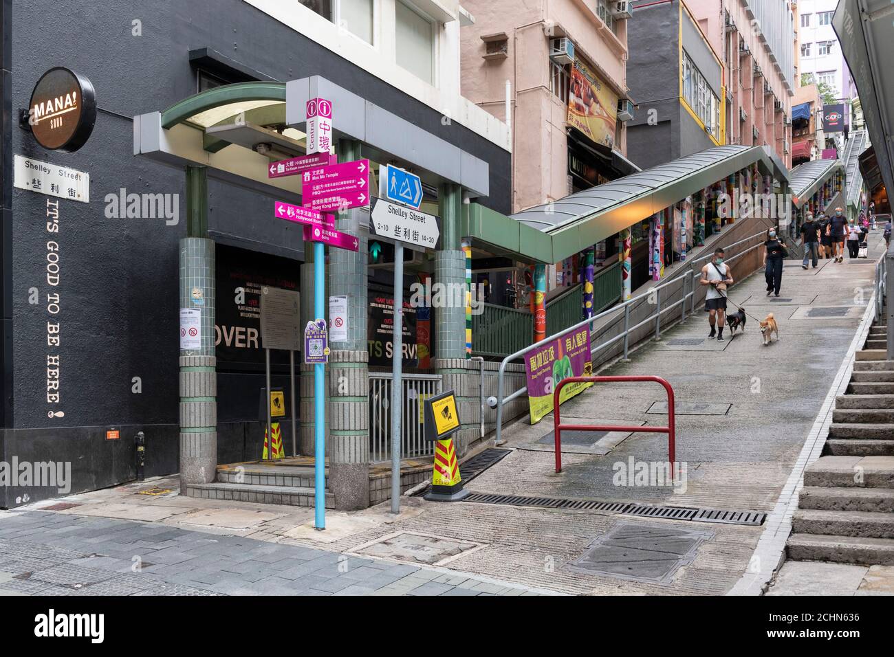 Hongkong, China: 11. September 2020. Die berühmte Outdoor Central-Mid Levels Rolltreppe Hong Kong. Das System ist das längste Outdoor-überdachte Rolltreppensystem in Stockfoto
