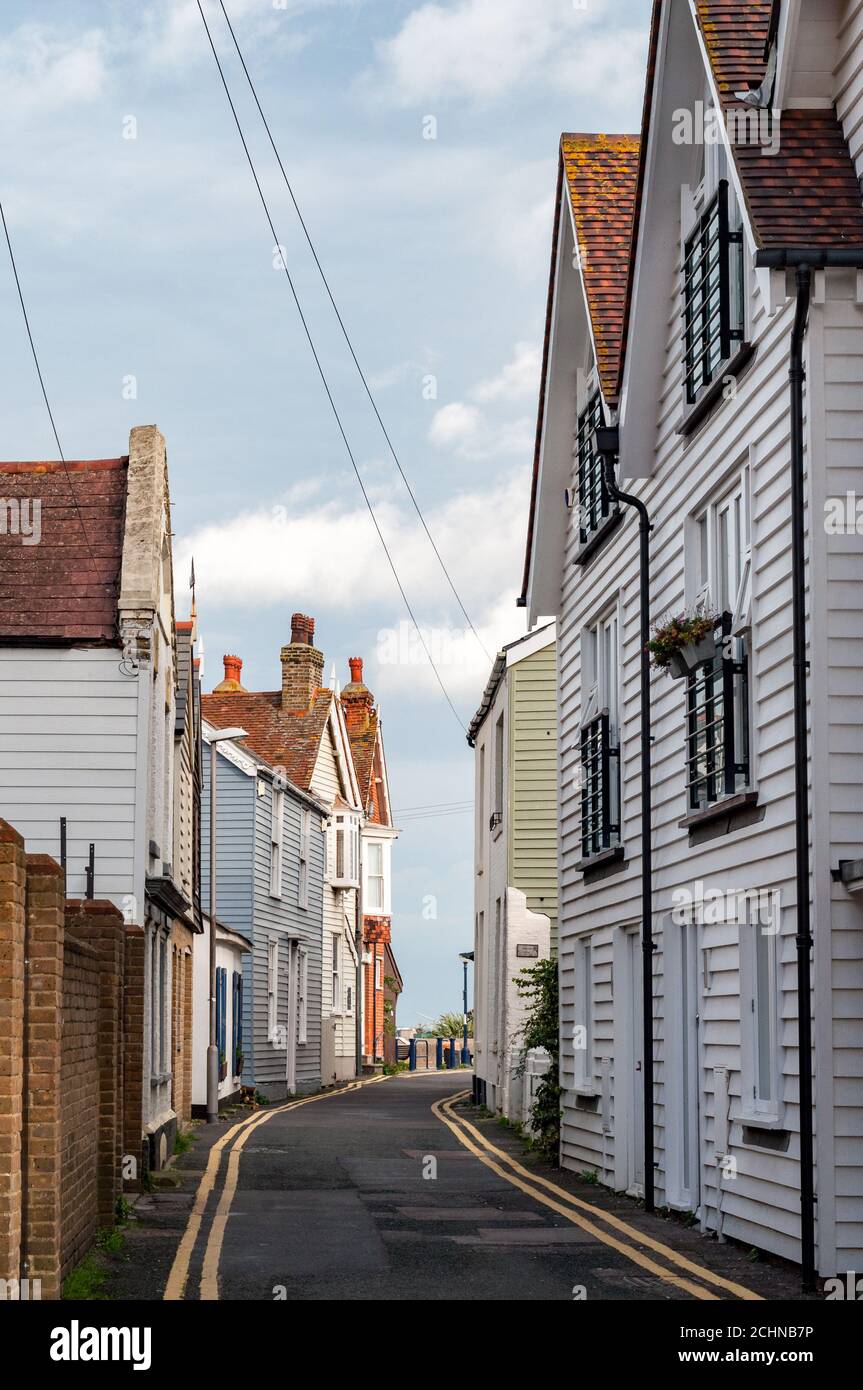 Leere Straße in Whistable, Kent, England während des Oyster Festivals Stockfoto