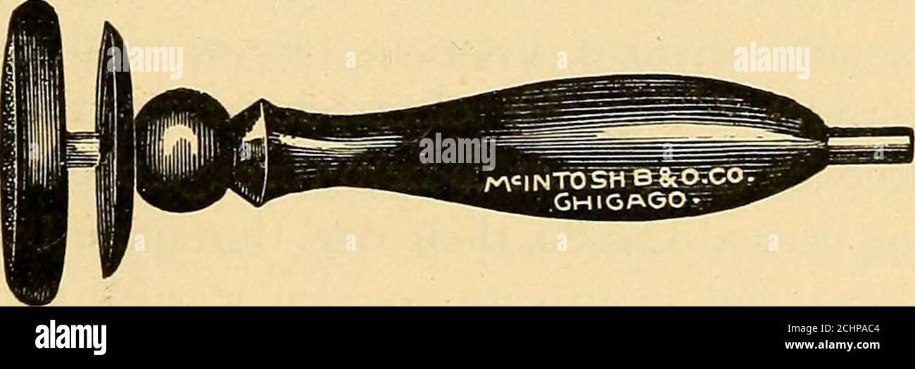 . Die Behandlung von Krankheiten durch elektrische Ströme : ein Handbuch von einfachen Anweisungen für den Hausarzt . Abb. 326 Carbon Scheibenelektrode. Die rechte Hand frei lassen, um den Strom durch Therheostat zu regulieren. Zuerst die positive Elektrode auf die Stirn auftragen und den konstanten galvanischen Strom von null bis drei mil einfalten. 6-]^ SPEZIELLE THERAPEUTISCHE METHODEN. Führen Sie die Elektrode langsam über die gesamte Frontalregion für etwa eine Minute. Als nächstes entfernen Sie die Elektrode zum Scheitelpunkt, und feuchten Sie das Haar über dem kranialen Zentrum, wie trockenes Haar ist apoor Leiter der Elektrizität. Erneut erhöhen Stockfoto