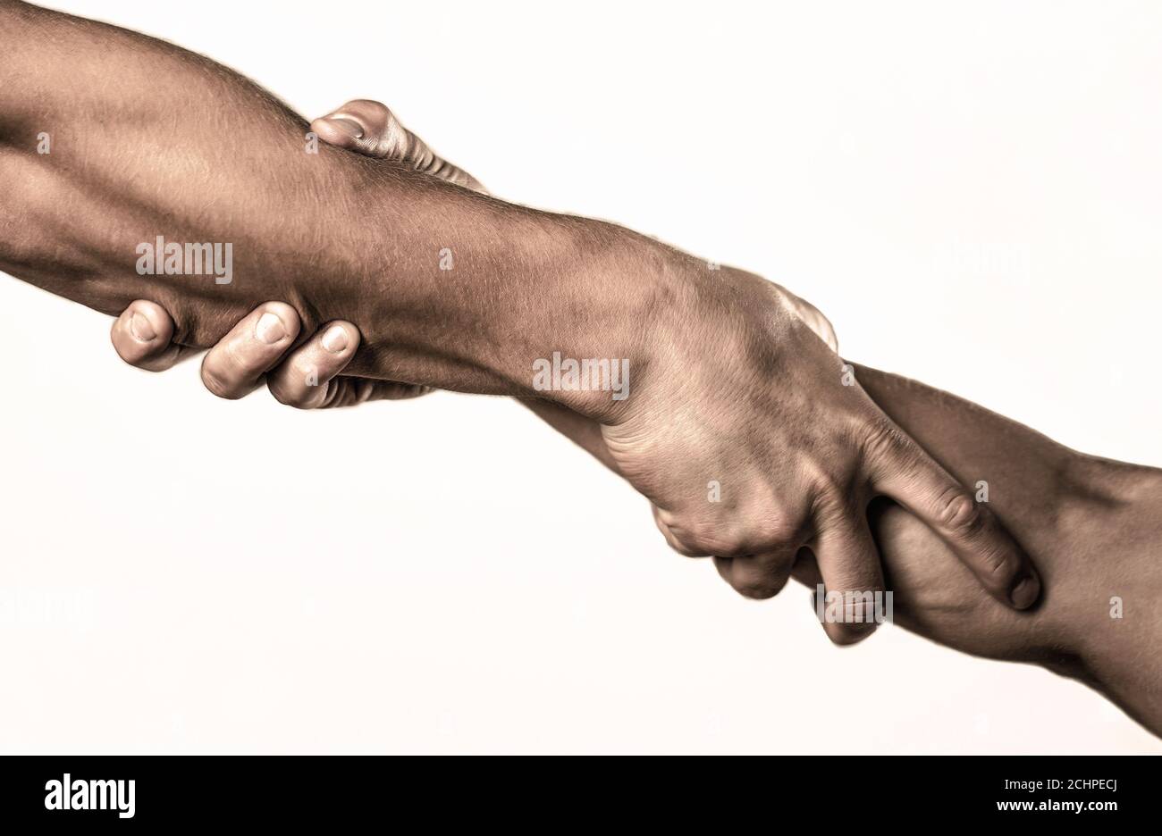 Zwei Hände, helfende Arm eines Freundes, Teamarbeit. Helfende Hand Konzept und internationaler Tag des Friedens, Unterstützung. Helfende Hand ausgestreckt, isolierter Arm Stockfoto