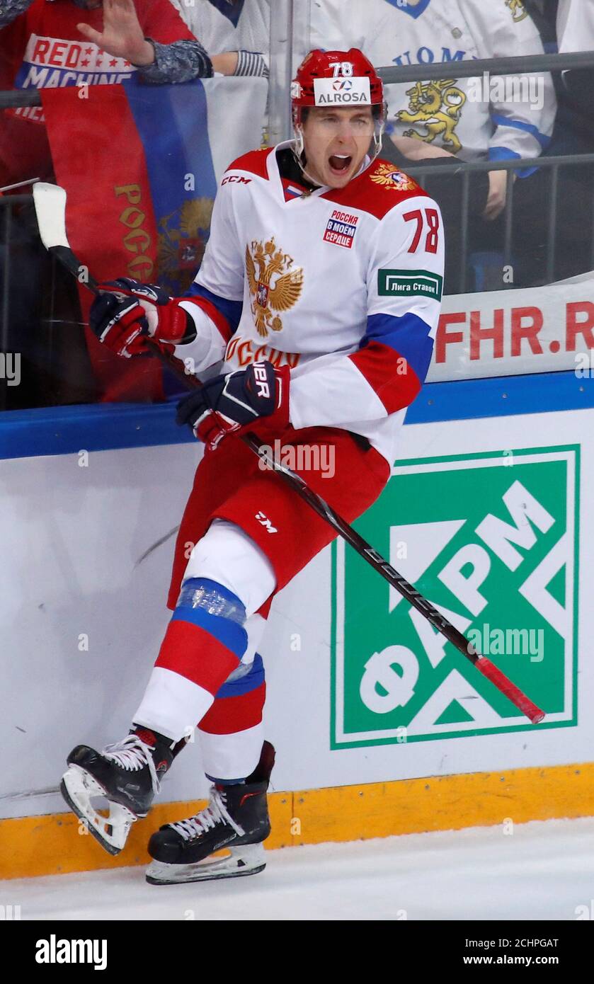 Eishockey Euro Hockey Tour Channel One Cup Russland Gegen Finnland Vtb Ice Palace Moskau Russland 17 Dezember 2017 Der Russische Maxim Shalunov Feiert Nach Seinem Treffer Gegen Finnland Reuters Maxim Schemetow Stockfotografie Alamy